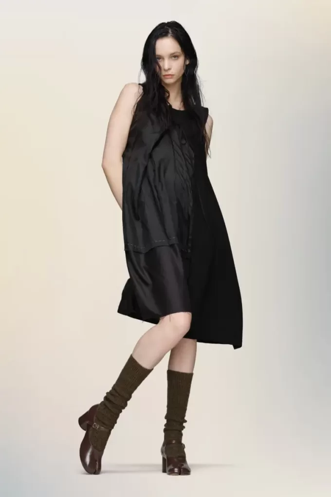 Anonymity of the Lining Dress