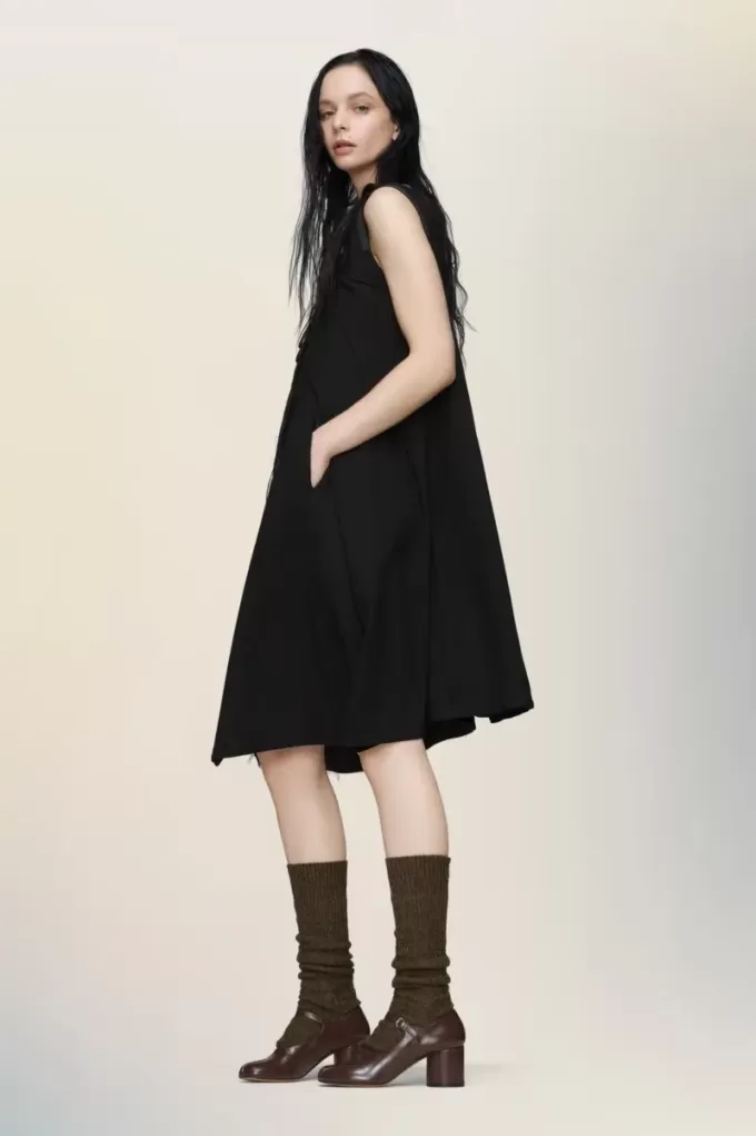 Anonymity of the Lining Dress