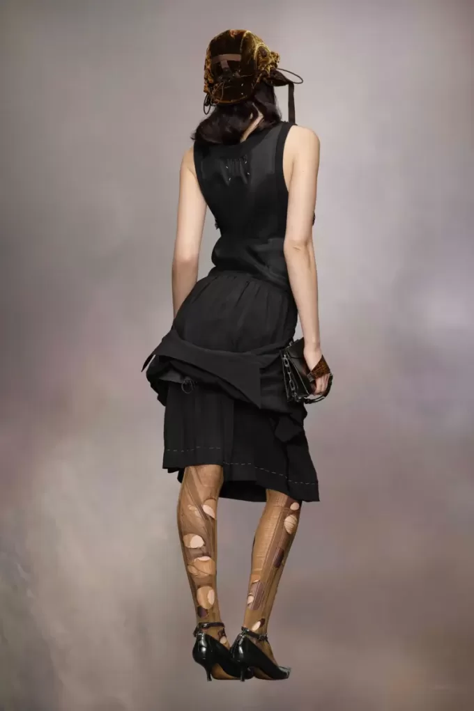 Anonymity of the lining dress