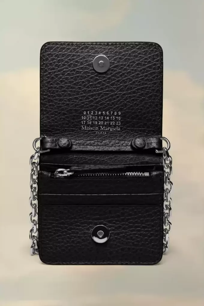 Four stitches chain wallet