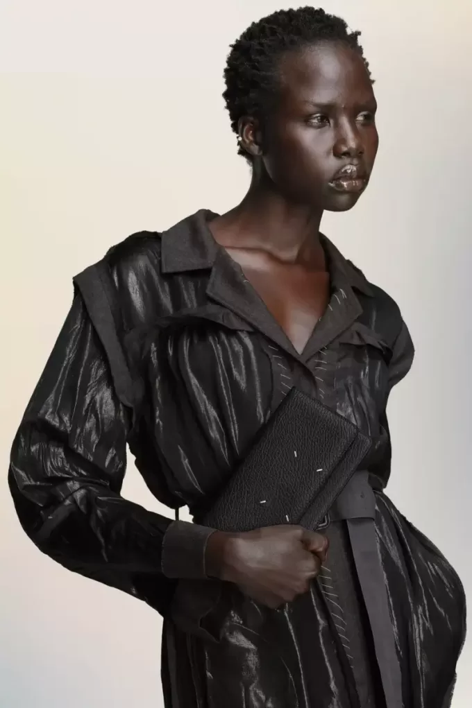 Four stitches chain wallet