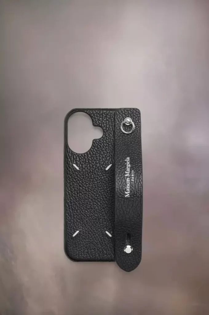 Four stitches phone cover