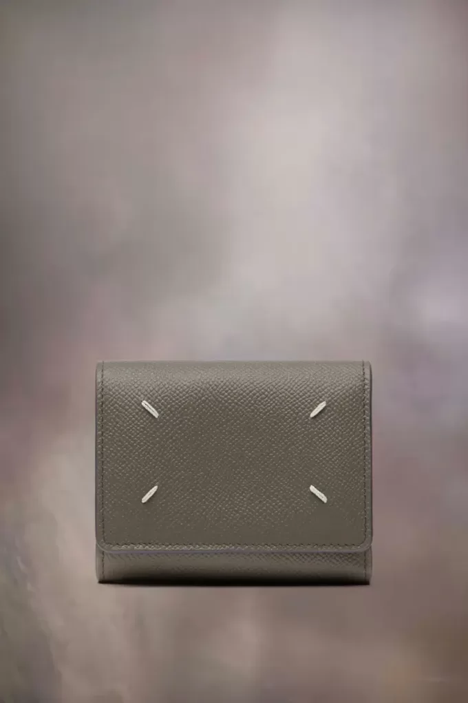 Four stitches wallet