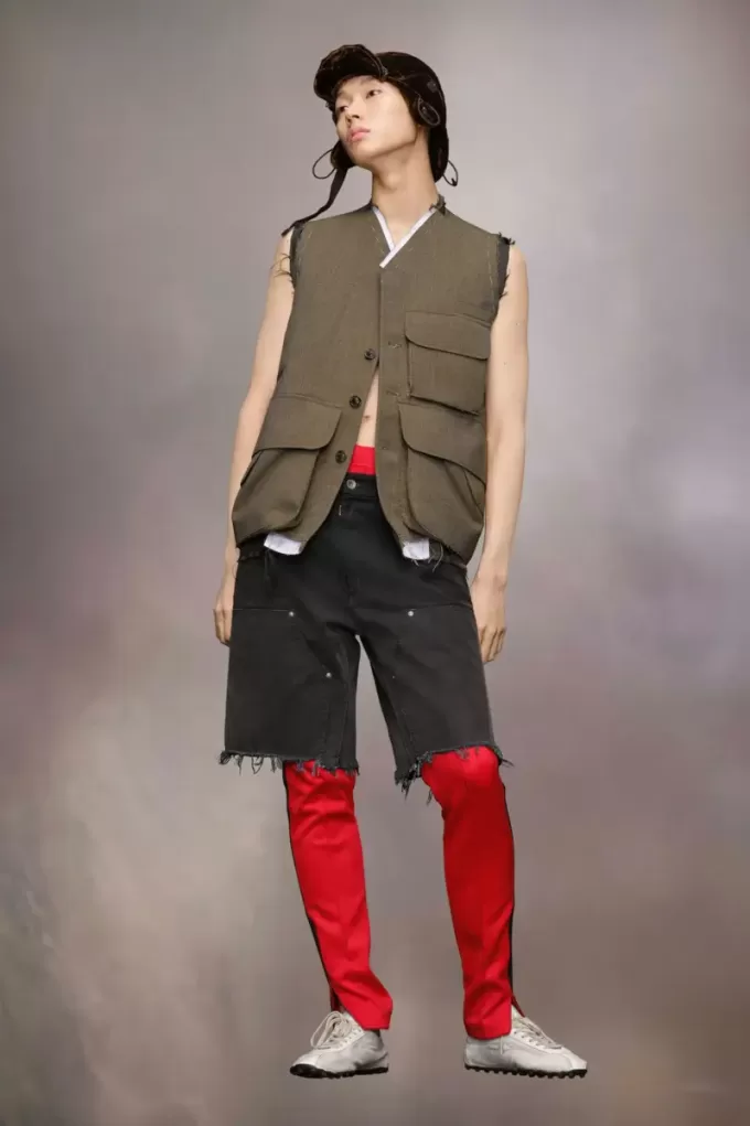 Sleeveless wool jacket