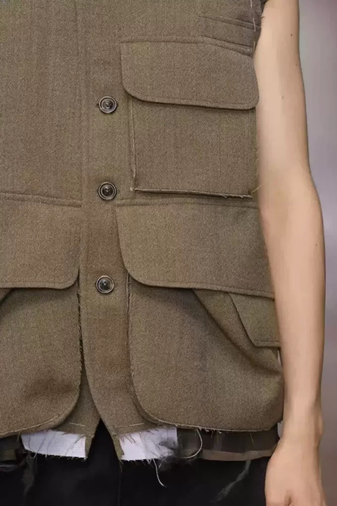 Sleeveless wool jacket