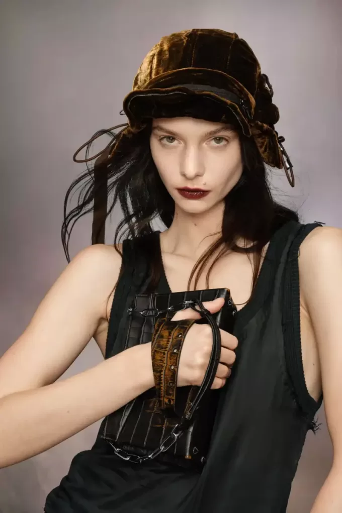 Snatched shoulder clutch bag small