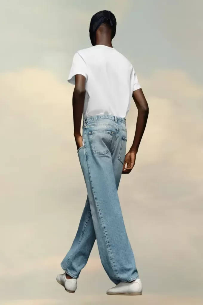 Straight jeans with contrasted pockets Straight jeans with contrasted pockets