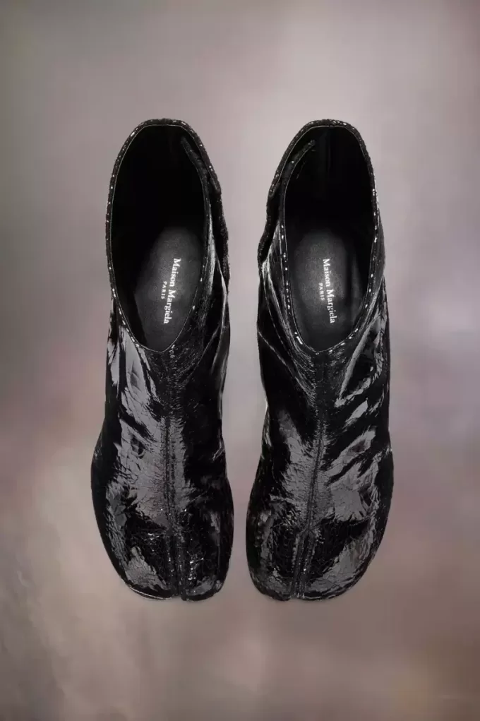 Tabi broken mirror boots