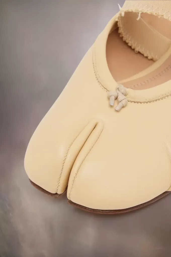 Tabi elastic band mule